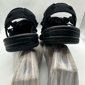 Keen uneek size 7!women new in box